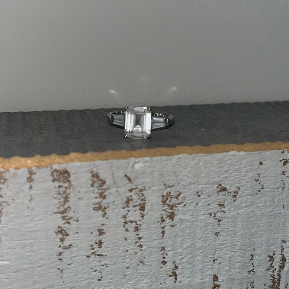 Vintage 14k White Gold Emerald Cut Cubic Zirconia Ring - Picture 2 of 7